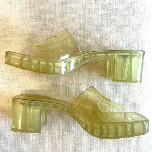 GUCCI Transparent Rubber Embossed Logo Slide Sandals Mules Yellow Size EU 34 - Picture 2 of 12